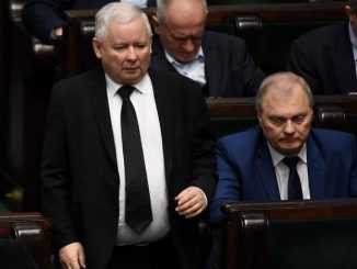 Przyjaciel Kaczyńskiego UDERZA w człowieka prezesa PiS